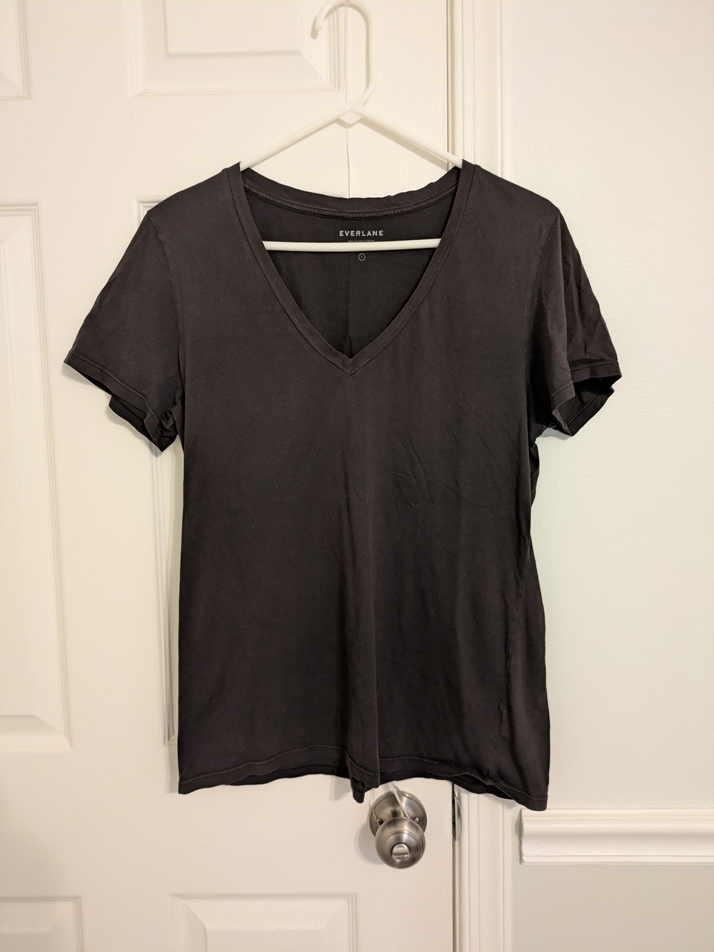 Everlane Women's Short-Sleeve V-Neck Tee — Charcoal